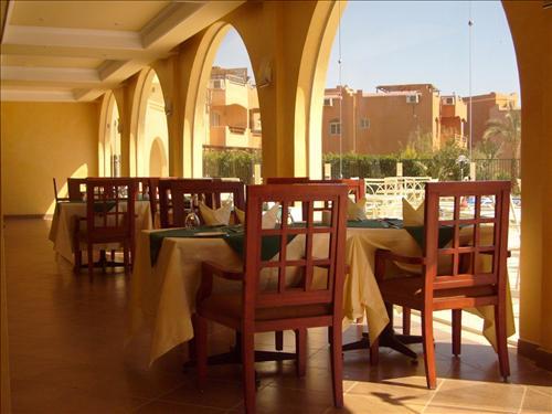 Horizon El Wadi Hotel Айн-Сохна Ресторан фото